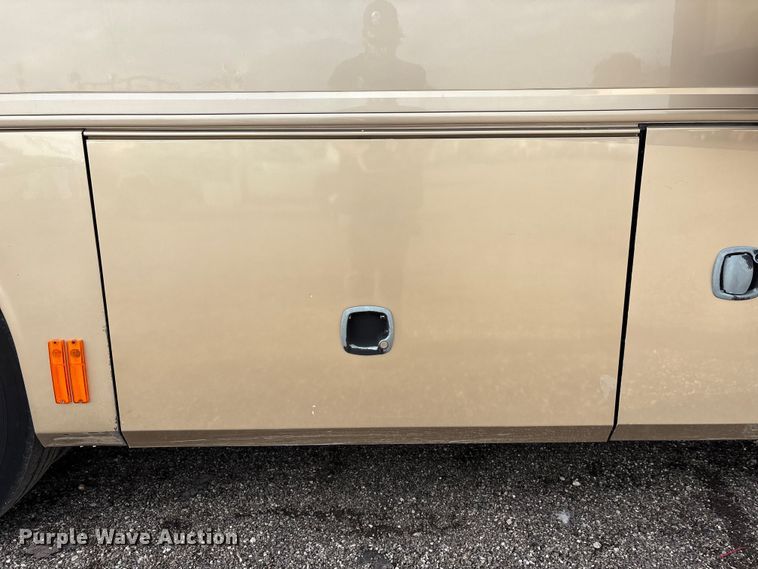 image for item EG8993 2006 Fleetwood American Tradition RV