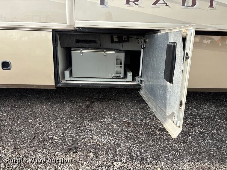 image for item EG8993 2006 Fleetwood American Tradition RV