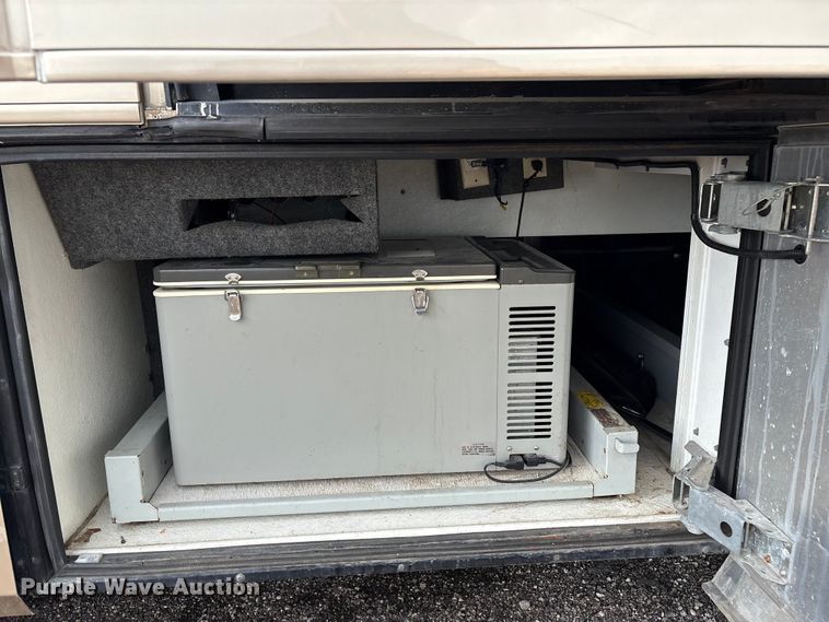 image for item EG8993 2006 Fleetwood American Tradition RV