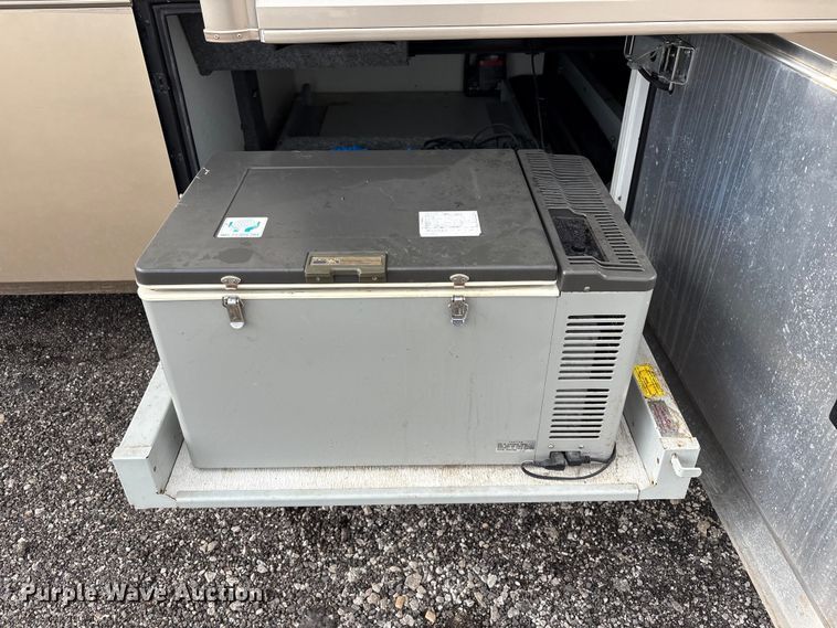 image for item EG8993 2006 Fleetwood American Tradition RV