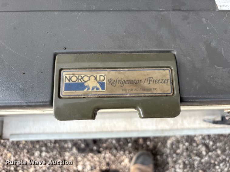 image for item EG8993 2006 Fleetwood American Tradition RV