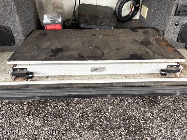 image for item EG8993 2006 Fleetwood American Tradition RV