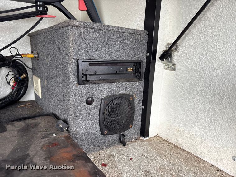 image for item EG8993 2006 Fleetwood American Tradition RV