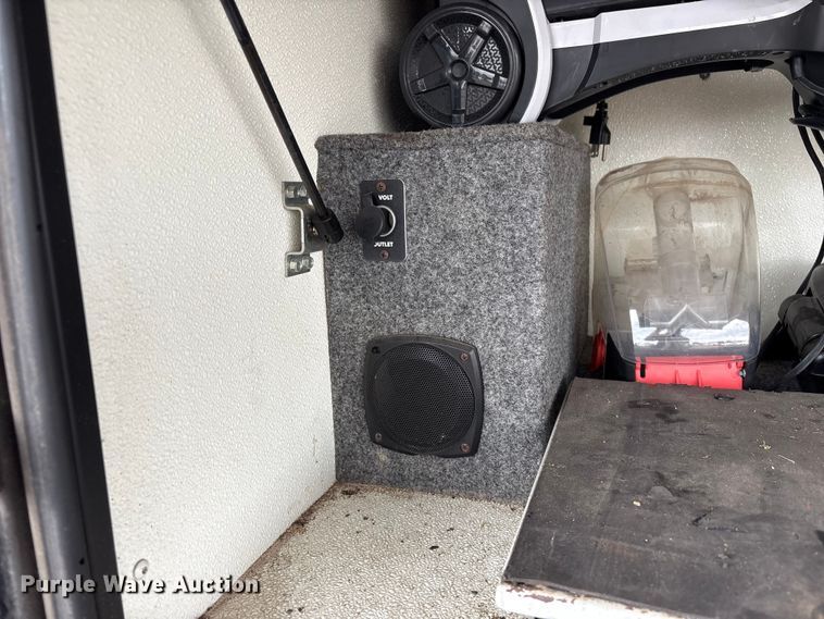 image for item EG8993 2006 Fleetwood American Tradition RV