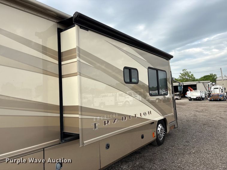 image for item EG8993 2006 Fleetwood American Tradition RV