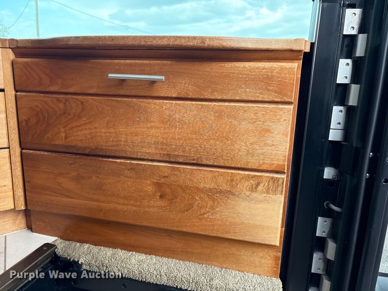 image for item EG8993 2006 Fleetwood American Tradition RV