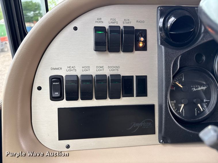 image for item EG8993 2006 Fleetwood American Tradition RV