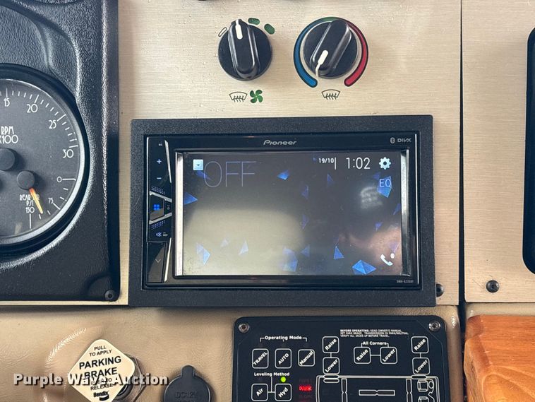 image for item EG8993 2006 Fleetwood American Tradition RV