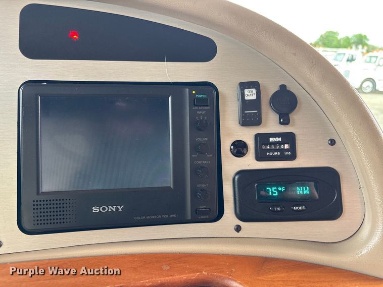 image for item EG8993 2006 Fleetwood American Tradition RV