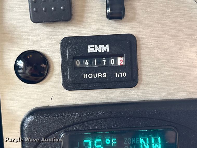 image for item EG8993 2006 Fleetwood American Tradition RV