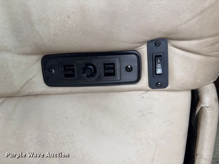 image for item EG8993 2006 Fleetwood American Tradition RV