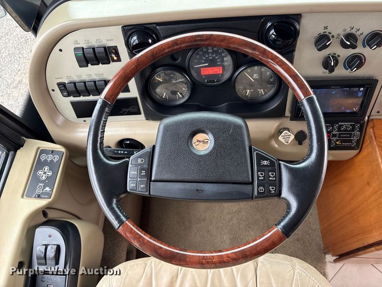 image for item EG8993 2006 Fleetwood American Tradition RV