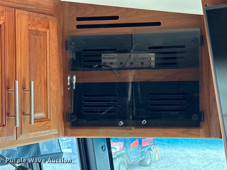 image for item EG8993 2006 Fleetwood American Tradition RV