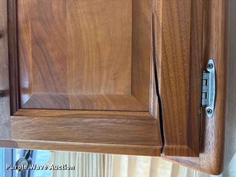 image for item EG8993 2006 Fleetwood American Tradition RV