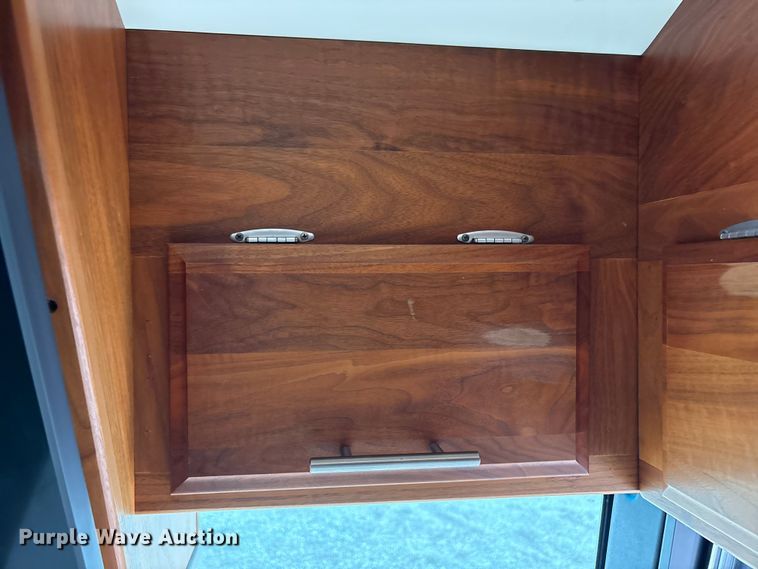 image for item EG8993 2006 Fleetwood American Tradition RV