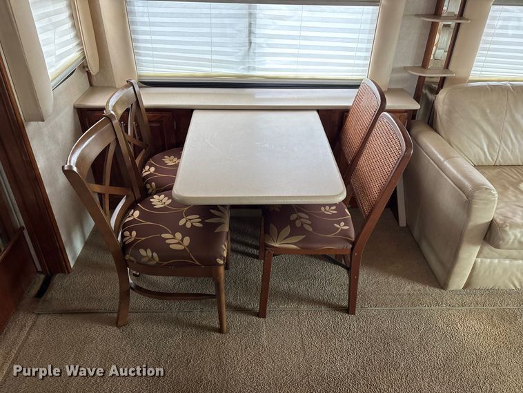 image for item EG8993 2006 Fleetwood American Tradition RV