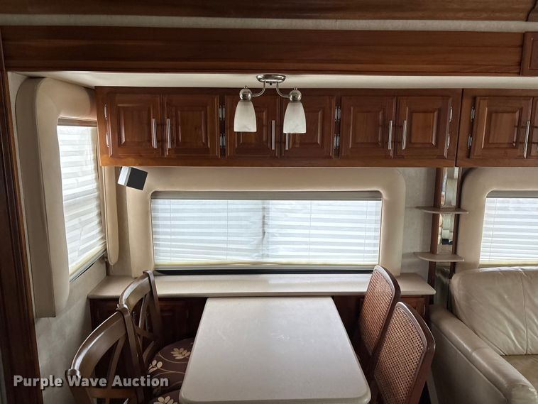 image for item EG8993 2006 Fleetwood American Tradition RV