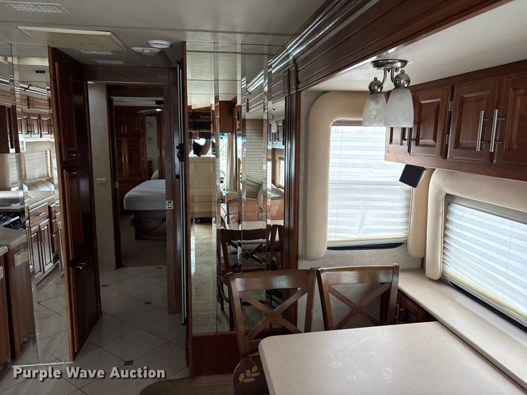 image for item EG8993 2006 Fleetwood American Tradition RV