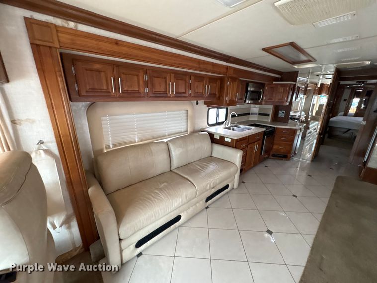 image for item EG8993 2006 Fleetwood American Tradition RV