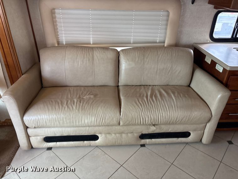 image for item EG8993 2006 Fleetwood American Tradition RV