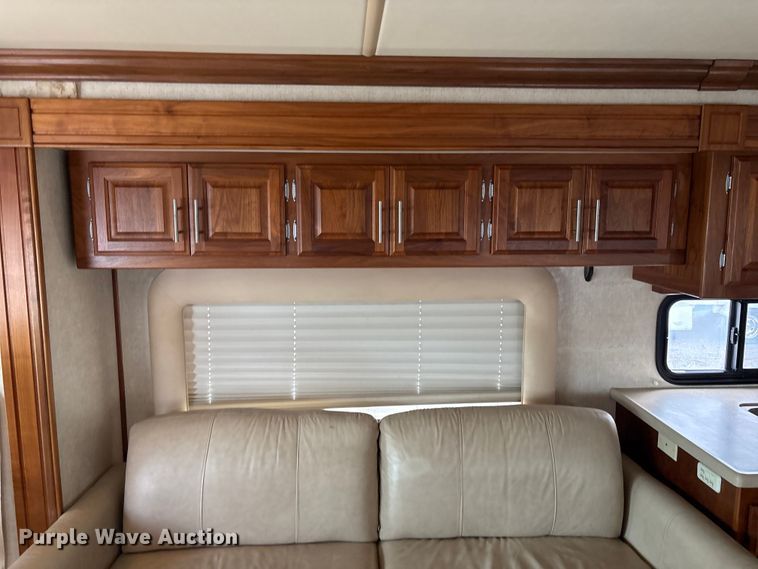 image for item EG8993 2006 Fleetwood American Tradition RV