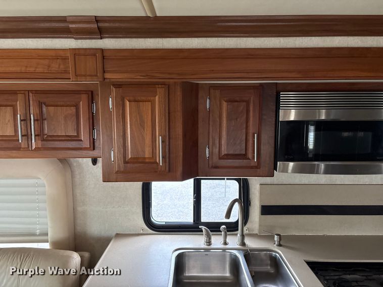 image for item EG8993 2006 Fleetwood American Tradition RV