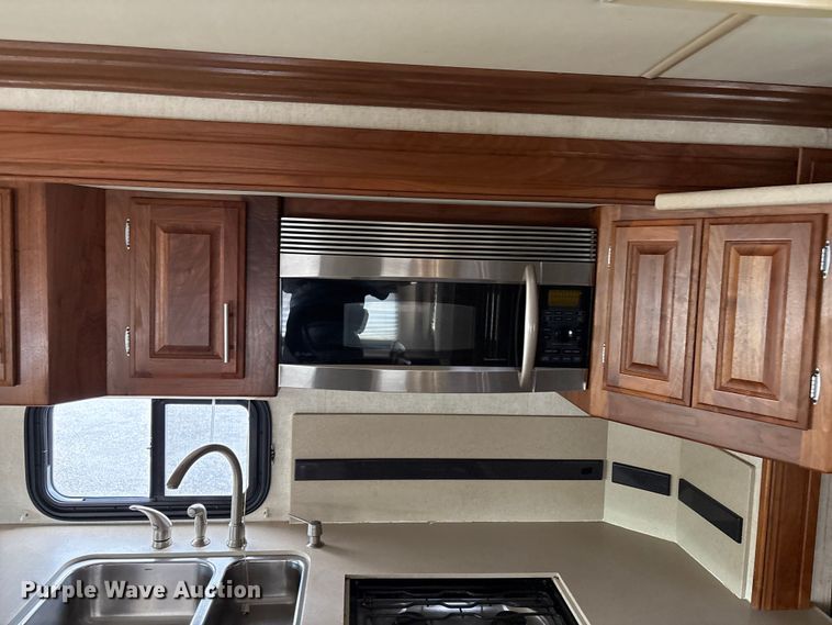 image for item EG8993 2006 Fleetwood American Tradition RV