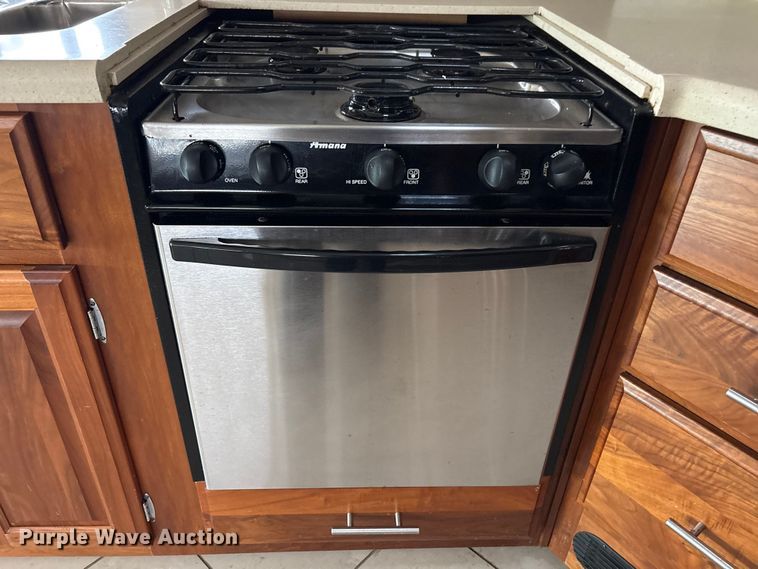 image for item EG8993 2006 Fleetwood American Tradition RV