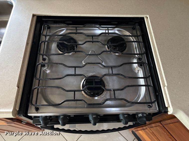 image for item EG8993 2006 Fleetwood American Tradition RV