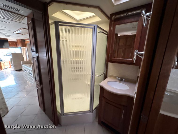 image for item EG8993 2006 Fleetwood American Tradition RV