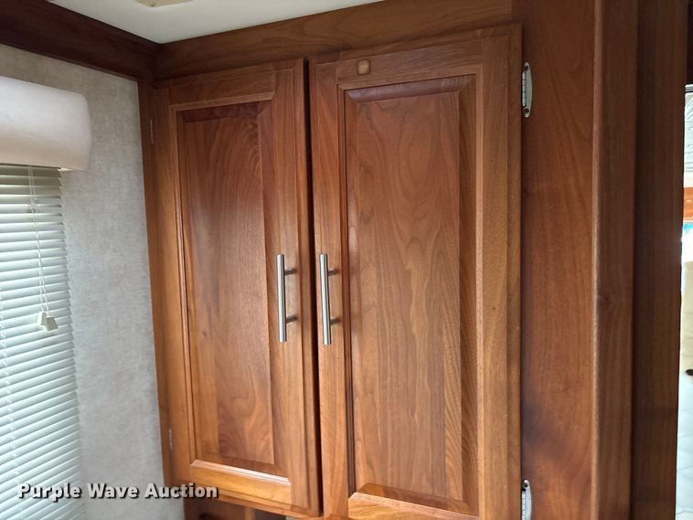 image for item EG8993 2006 Fleetwood American Tradition RV