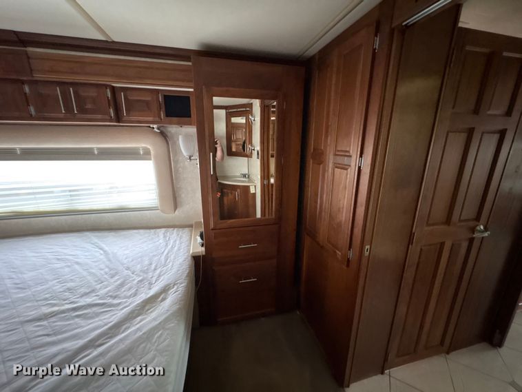 image for item EG8993 2006 Fleetwood American Tradition RV