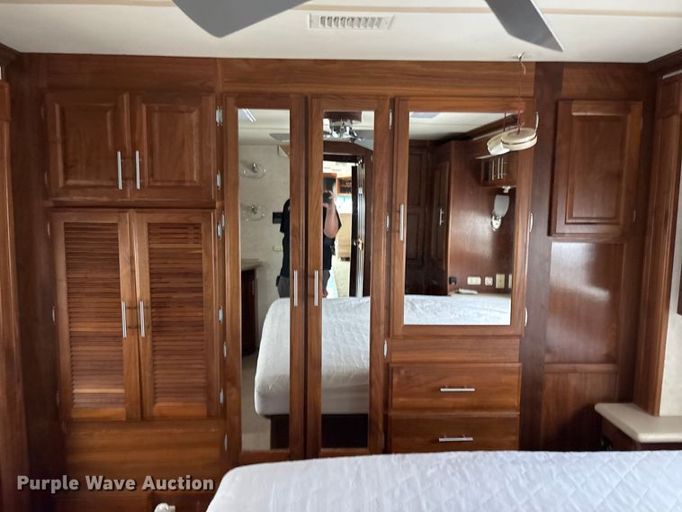 image for item EG8993 2006 Fleetwood American Tradition RV