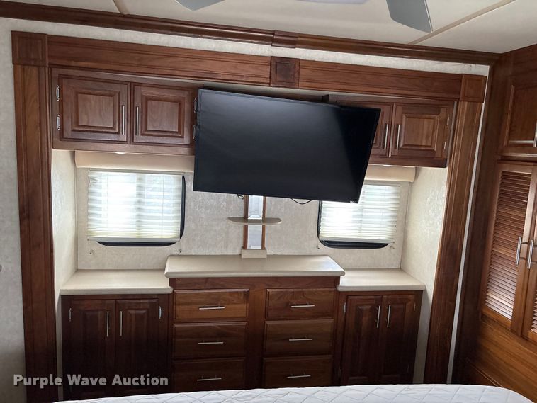 image for item EG8993 2006 Fleetwood American Tradition RV