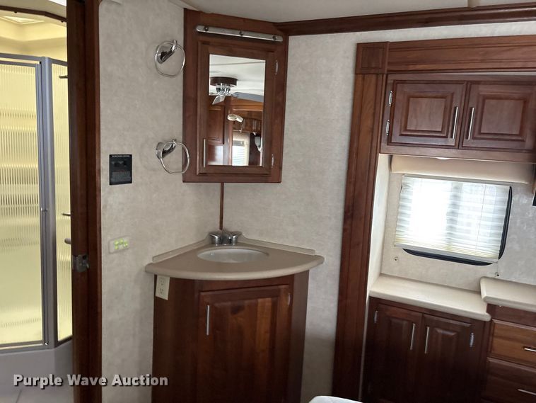 image for item EG8993 2006 Fleetwood American Tradition RV