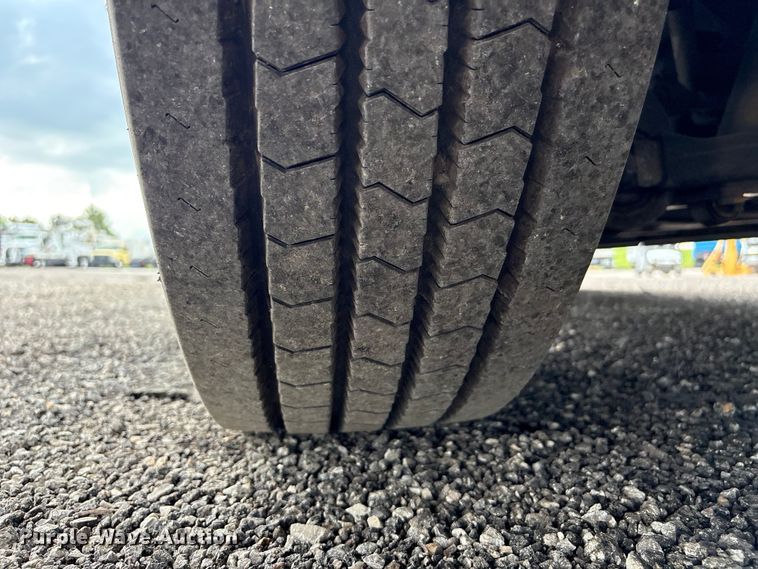 image for item EG8993 2006 Fleetwood American Tradition RV