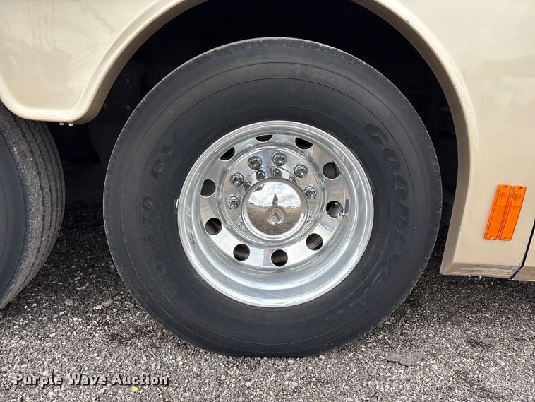 image for item EG8993 2006 Fleetwood American Tradition RV