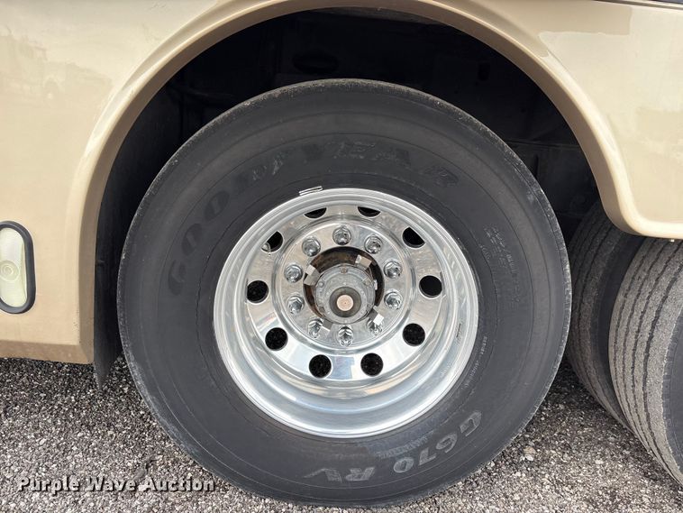 image for item EG8993 2006 Fleetwood American Tradition RV