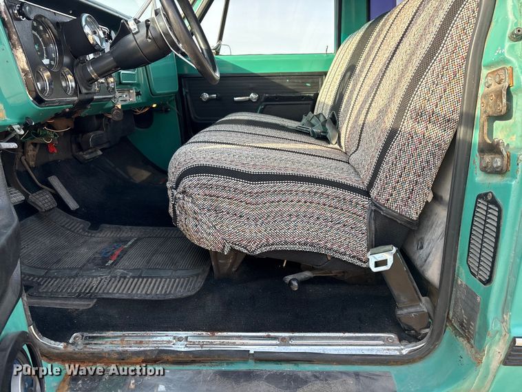 image for item EI5776 1972 Chevrolet C10 pickup truck