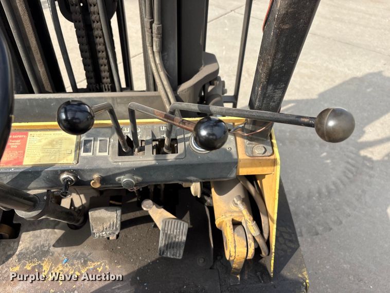 image for item EI5783 1987 Hyster H80XL forklift