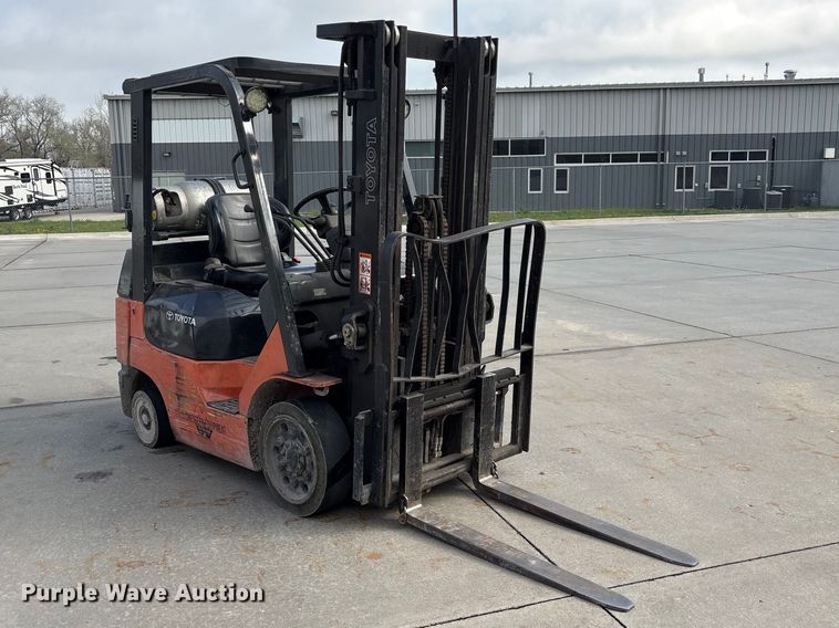 image for item EI5784 2002 Toyota 7FGCU25 forklift