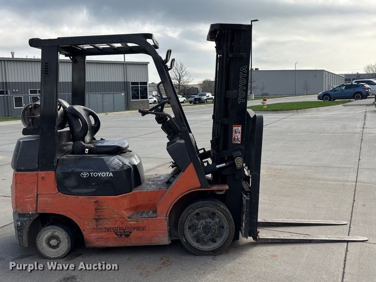 image for item EI5784 2002 Toyota 7FGCU25 forklift
