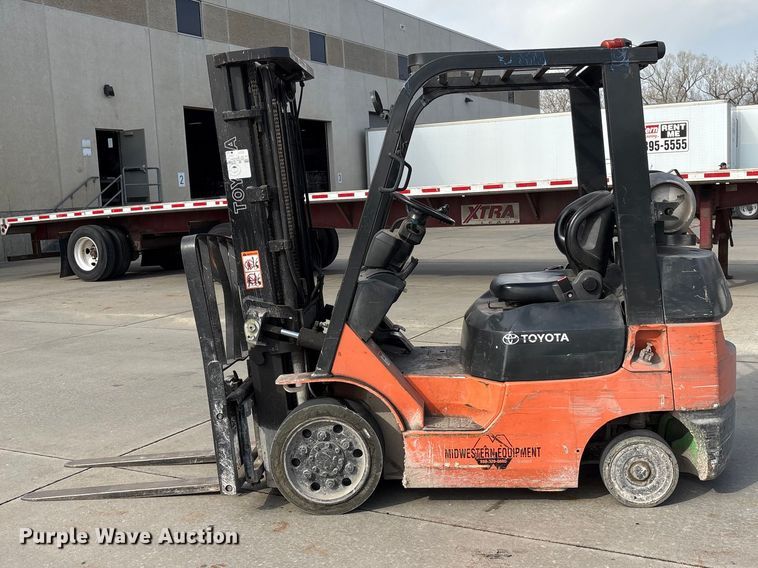 image for item EI5784 2002 Toyota 7FGCU25 forklift