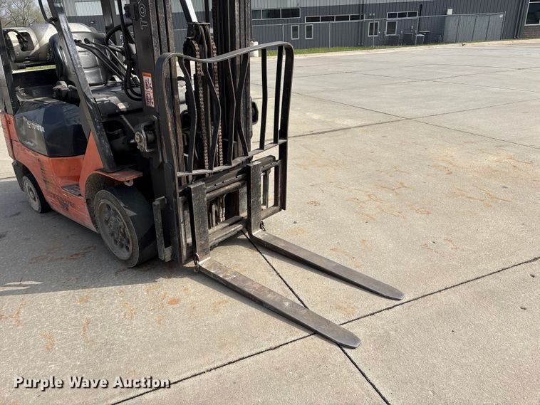image for item EI5784 2002 Toyota 7FGCU25 forklift