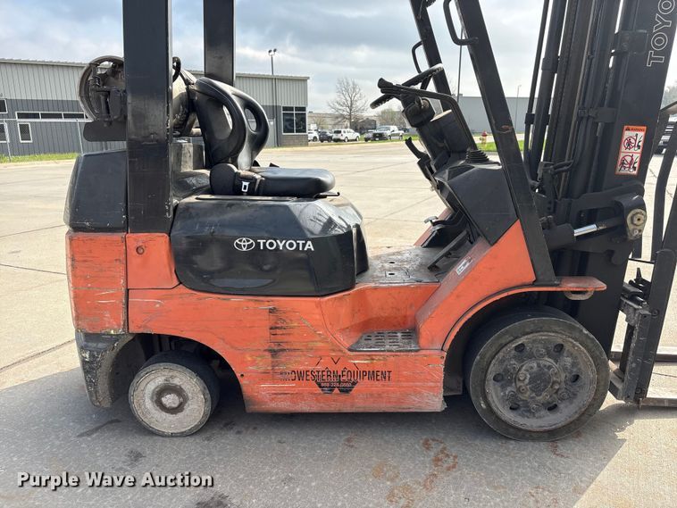 image for item EI5784 2002 Toyota 7FGCU25 forklift