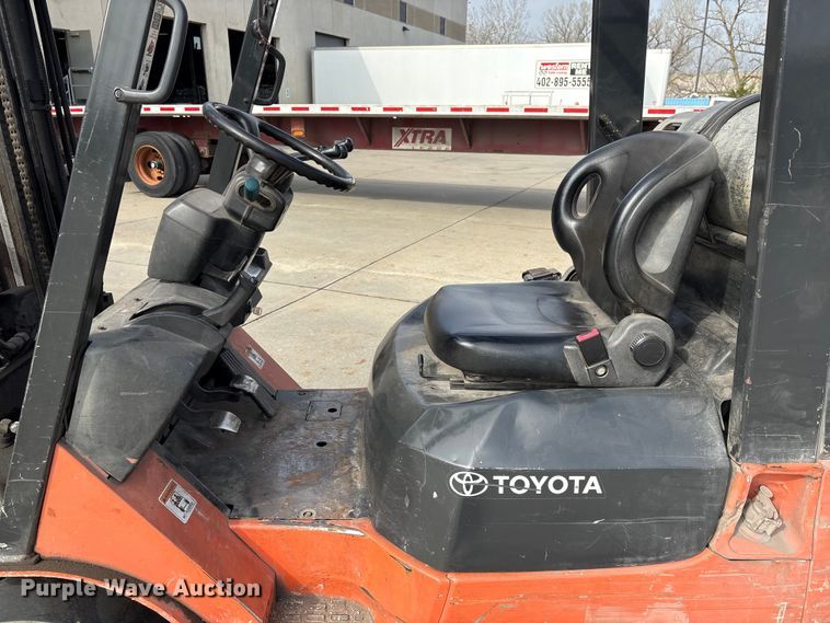 image for item EI5784 2002 Toyota 7FGCU25 forklift