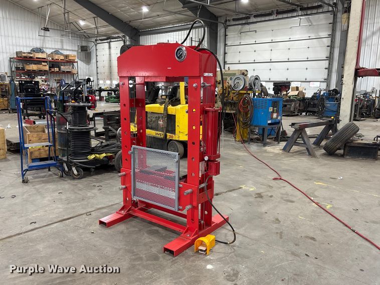 image for item EI5795 Hydraulic press