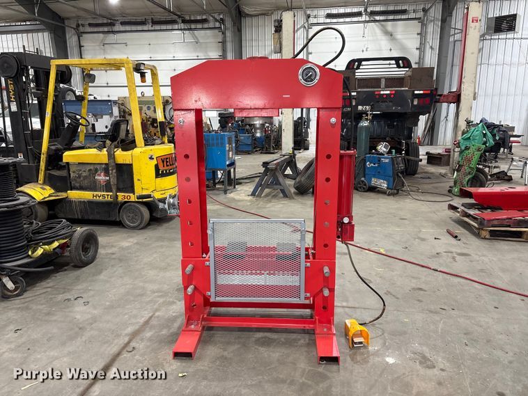 image for item EI5795 Hydraulic press