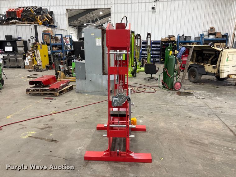 image for item EI5795 Hydraulic press