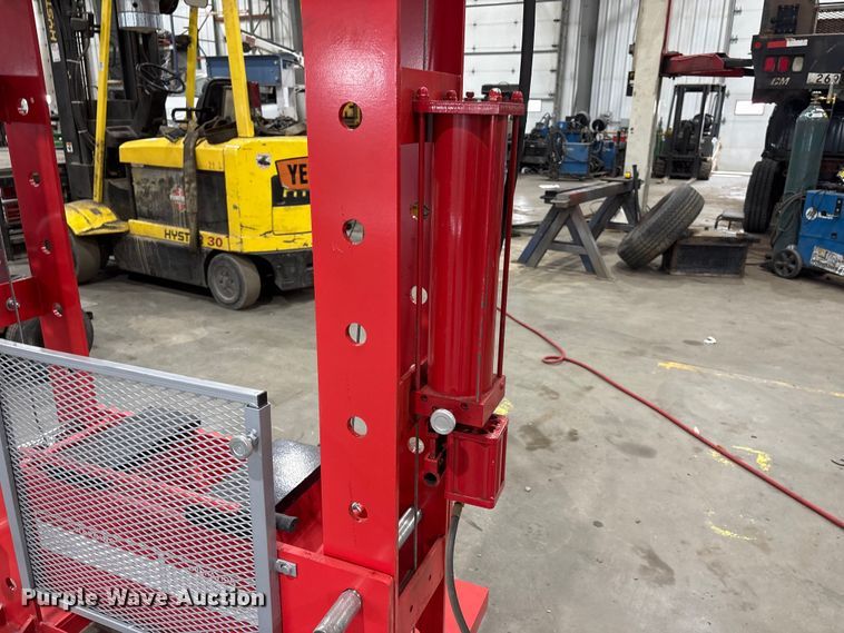 image for item EI5795 Hydraulic press
